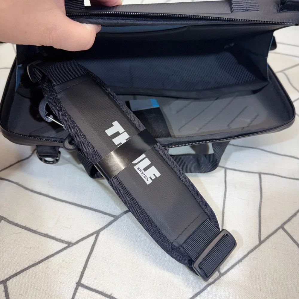 Thule Gauntlet3.0 MacBook Pro 13 Attache Rugged Hard Shell Sleeve Case TGSE-2253